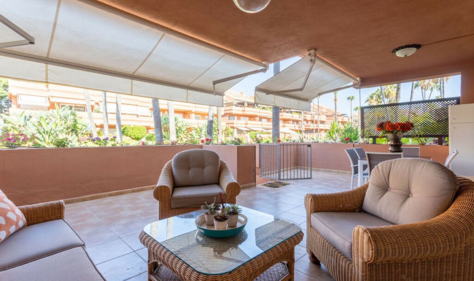Resale - Apartment -
Puerto Banús