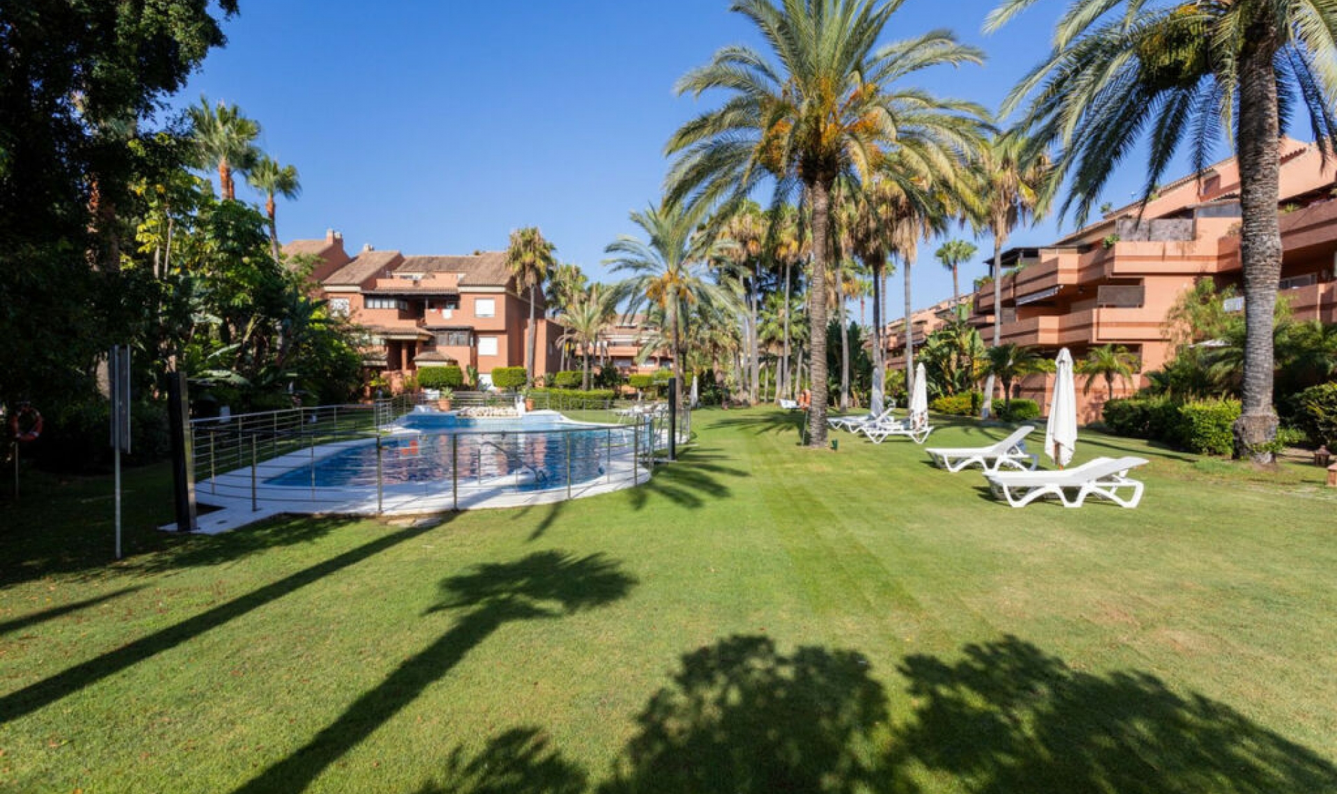 Resale - Apartment -
Puerto Banús