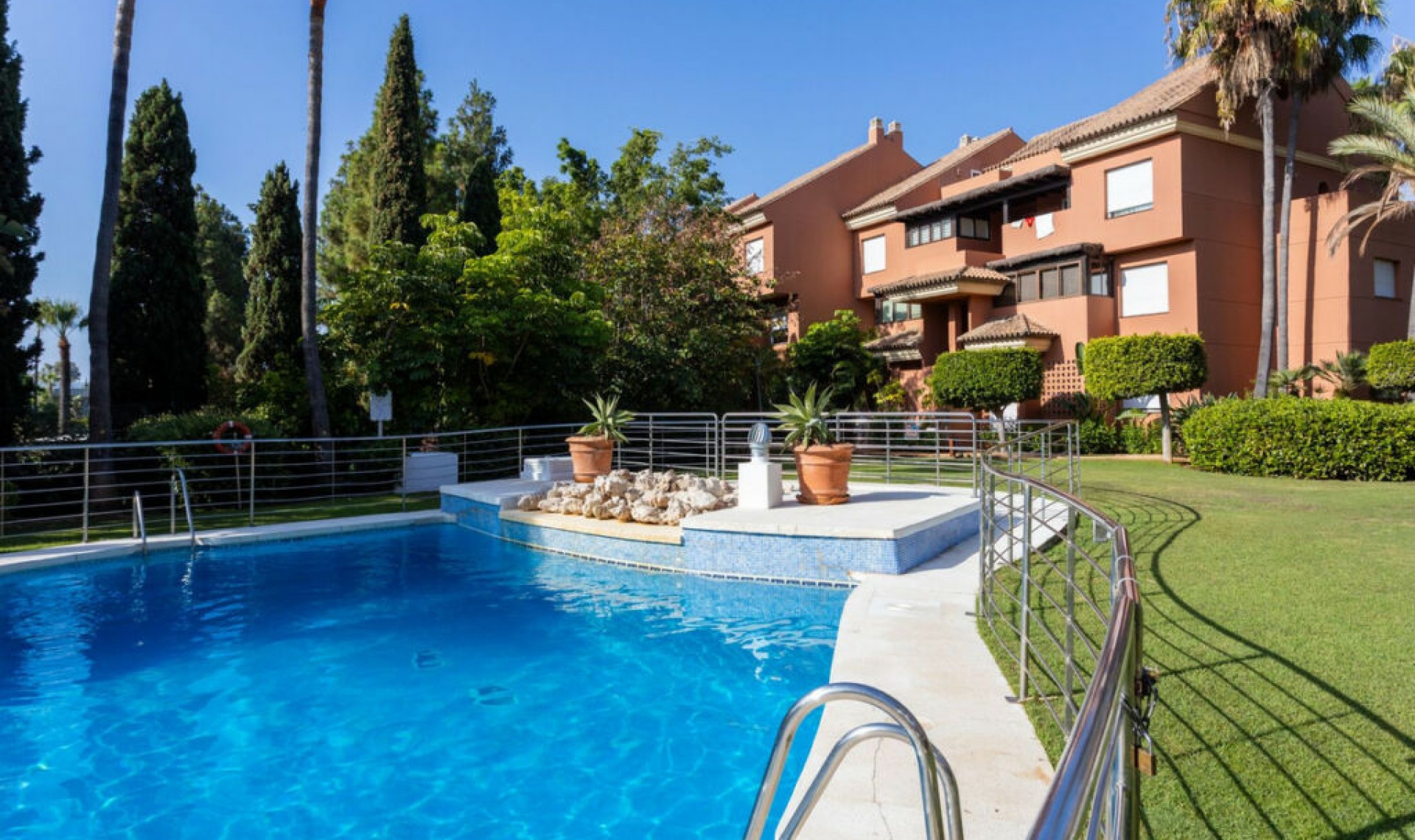 Resale - Apartment -
Puerto Banús