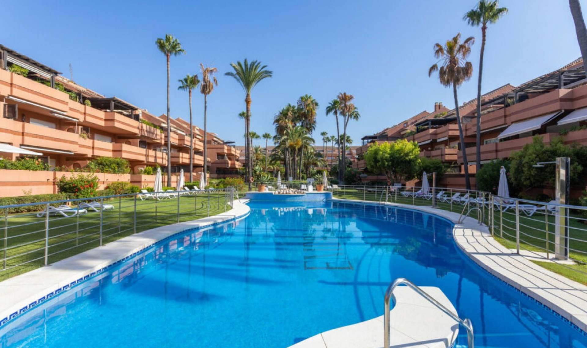 Resale - Apartment -
Puerto Banús
