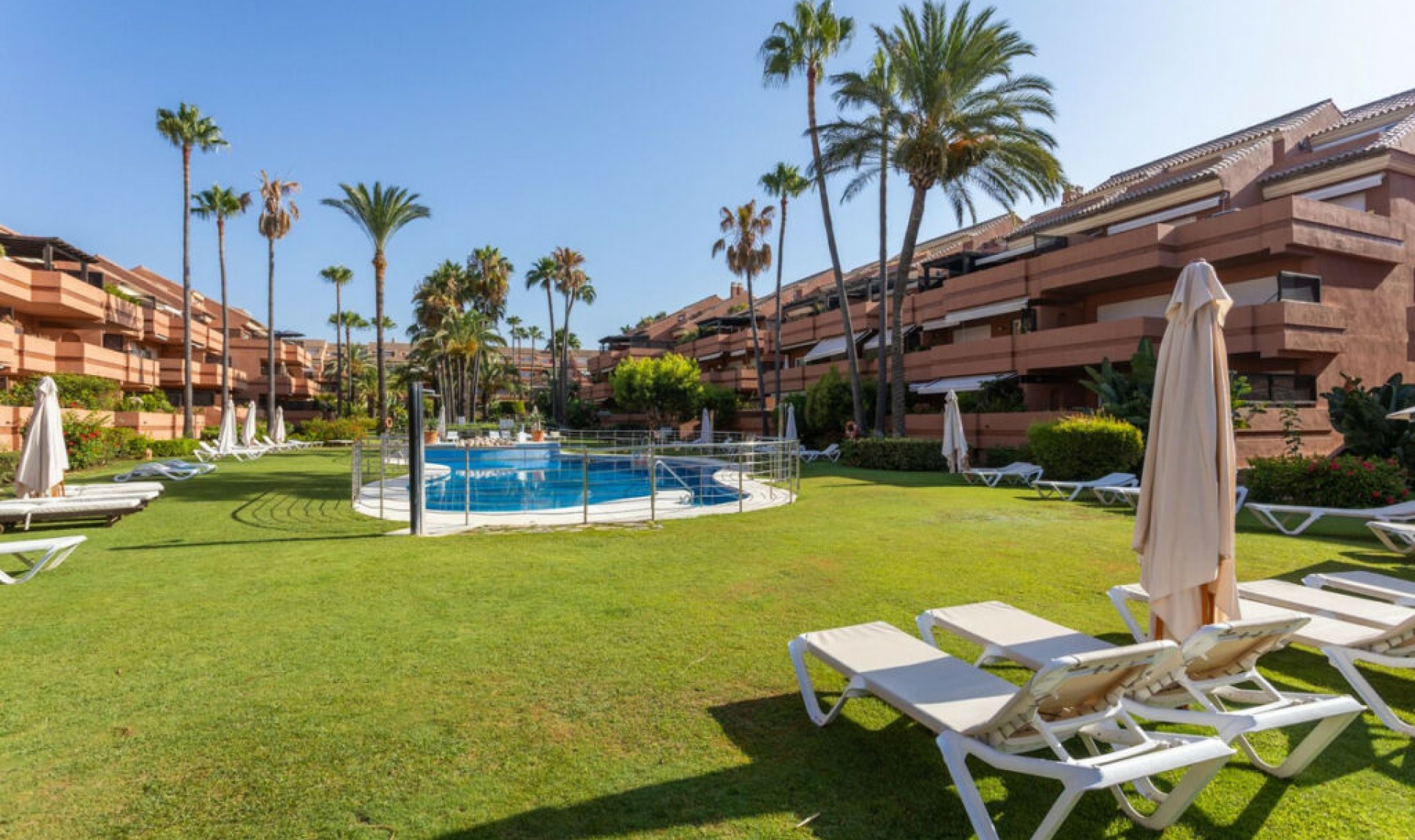 Resale - Apartment -
Puerto Banús