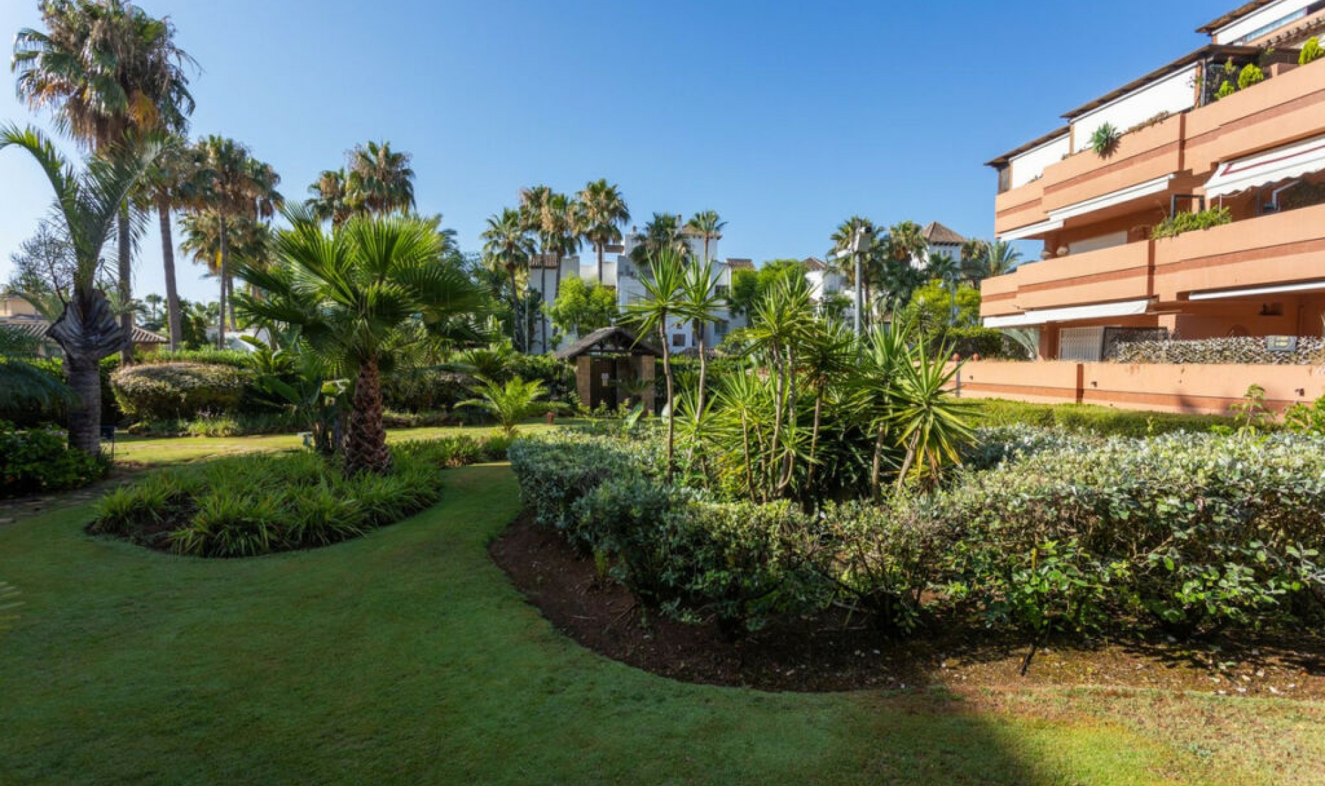 Resale - Apartment -
Puerto Banús