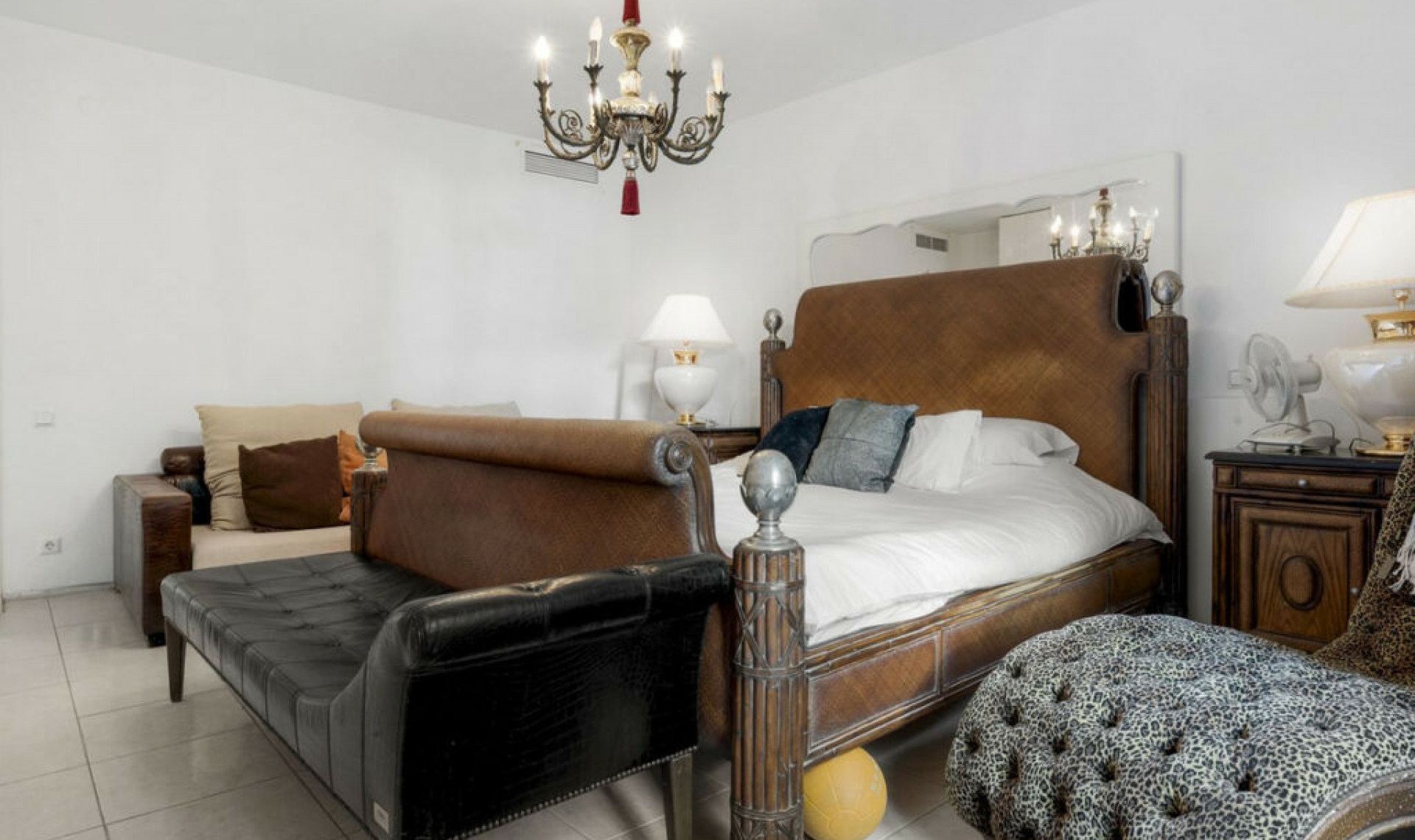 Resale - Apartment -
Puerto Banús