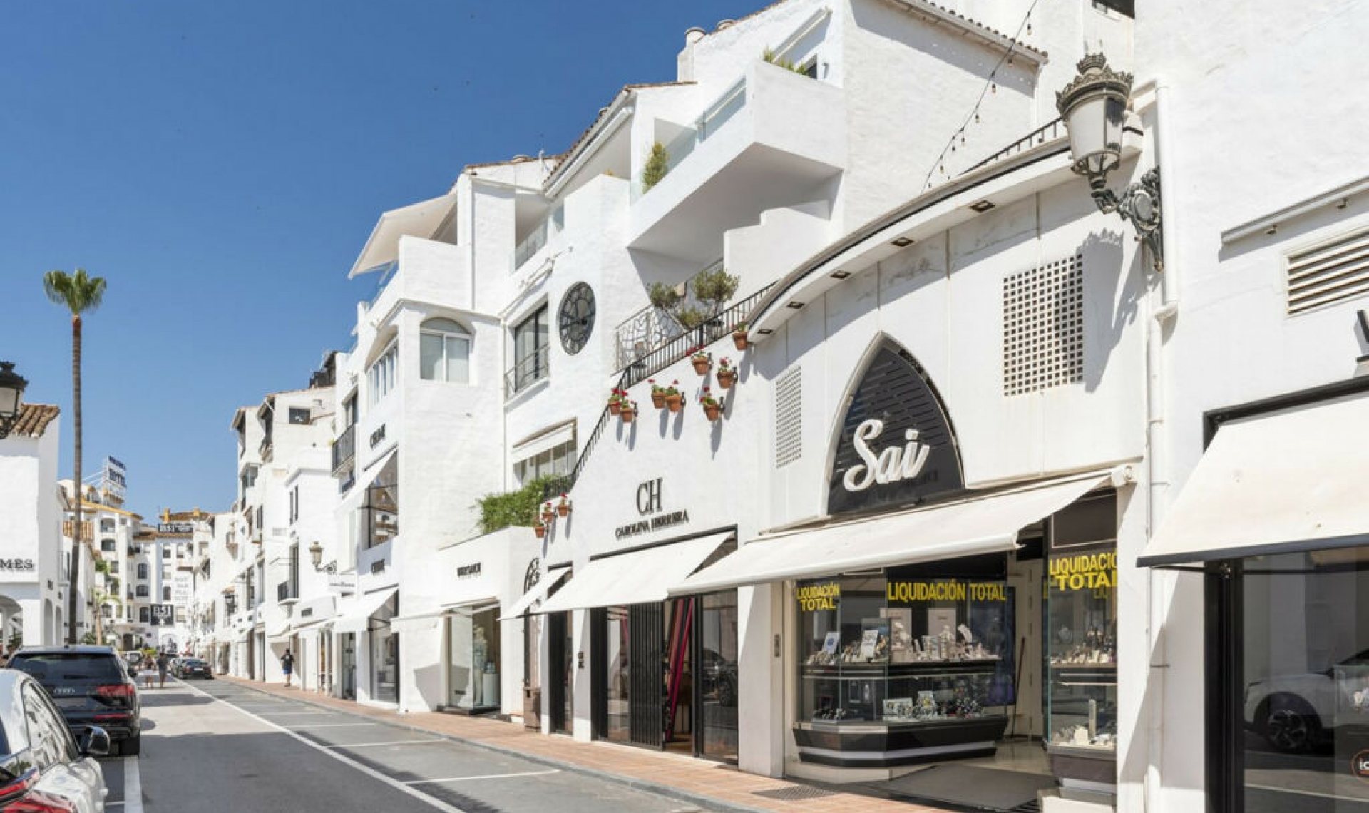 Resale - Apartment -
Puerto Banús