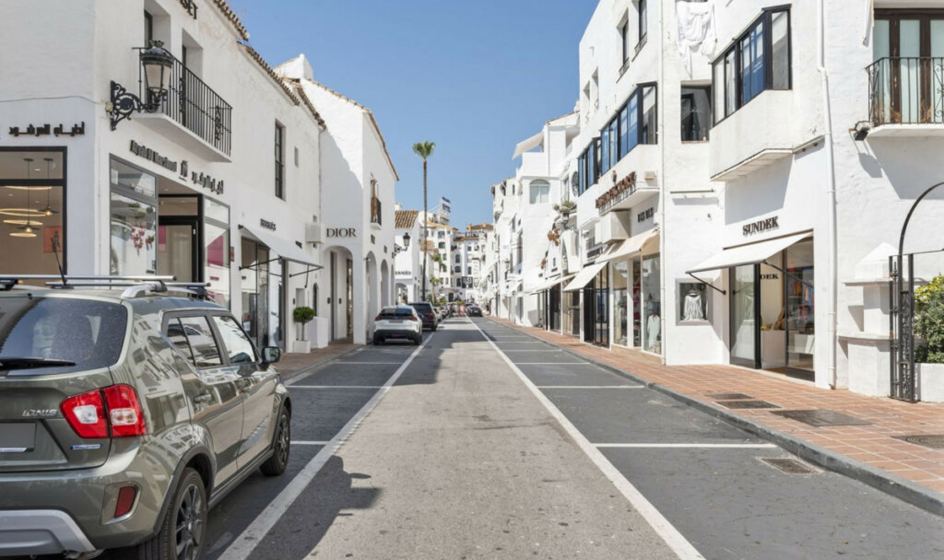 Resale - Apartment -
Puerto Banús
