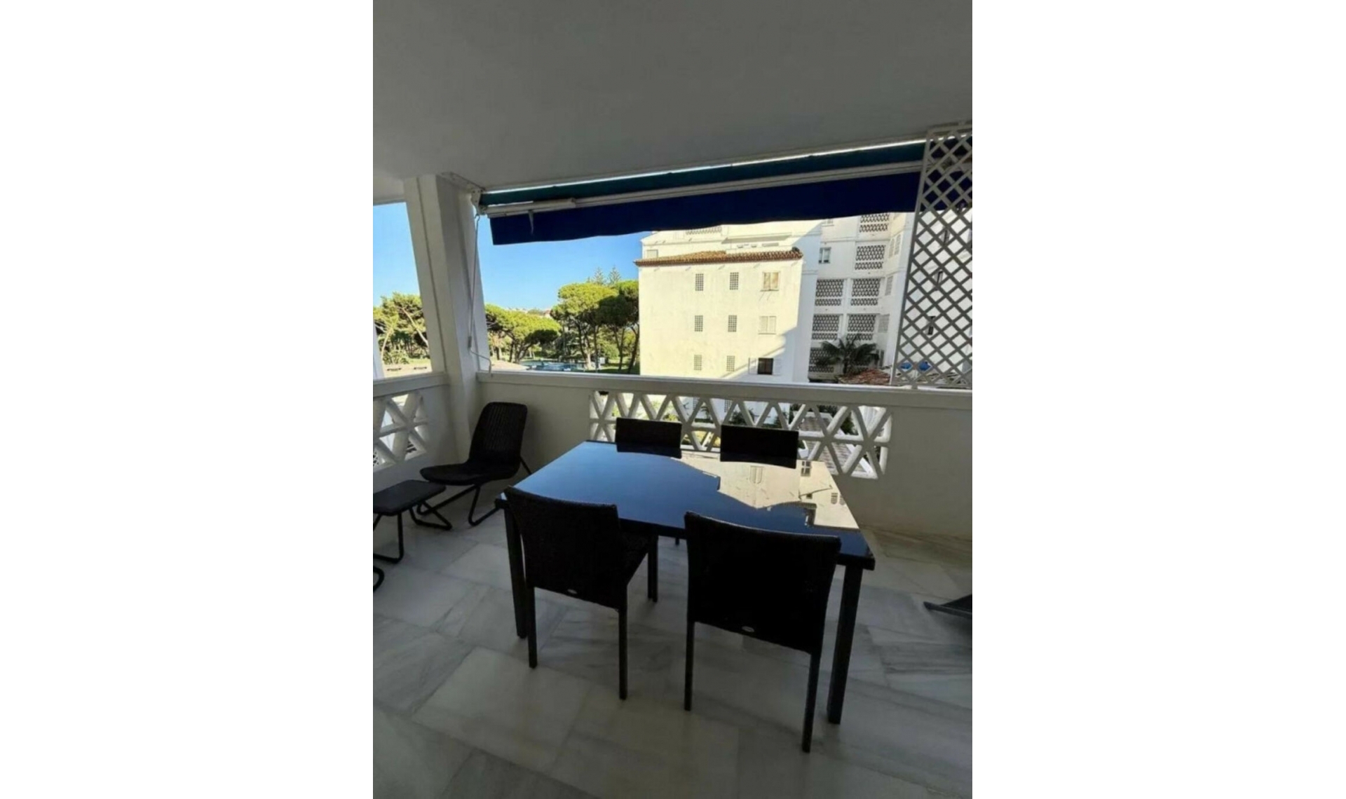 Resale - Apartment -
Puerto Banús
