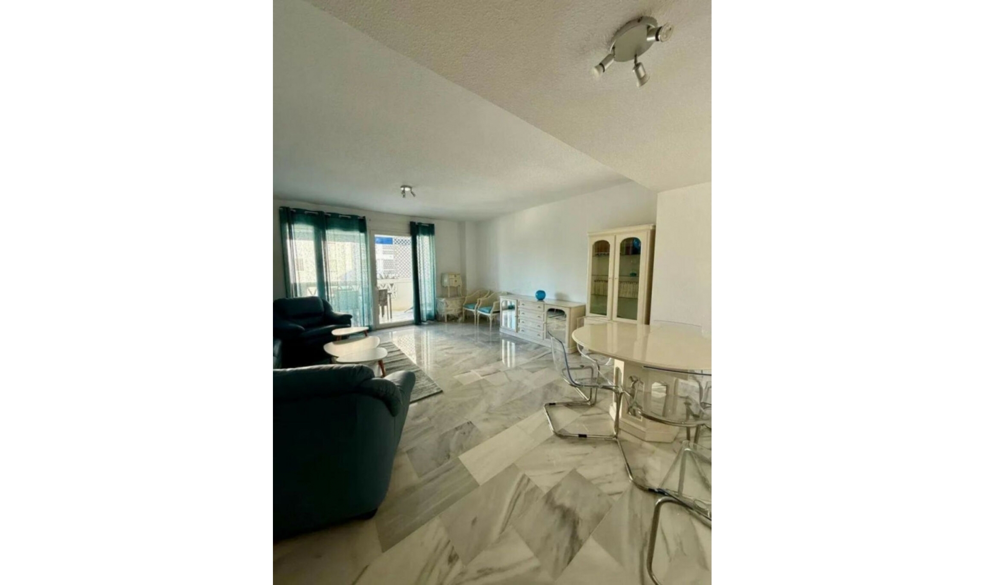 Resale - Apartment -
Puerto Banús