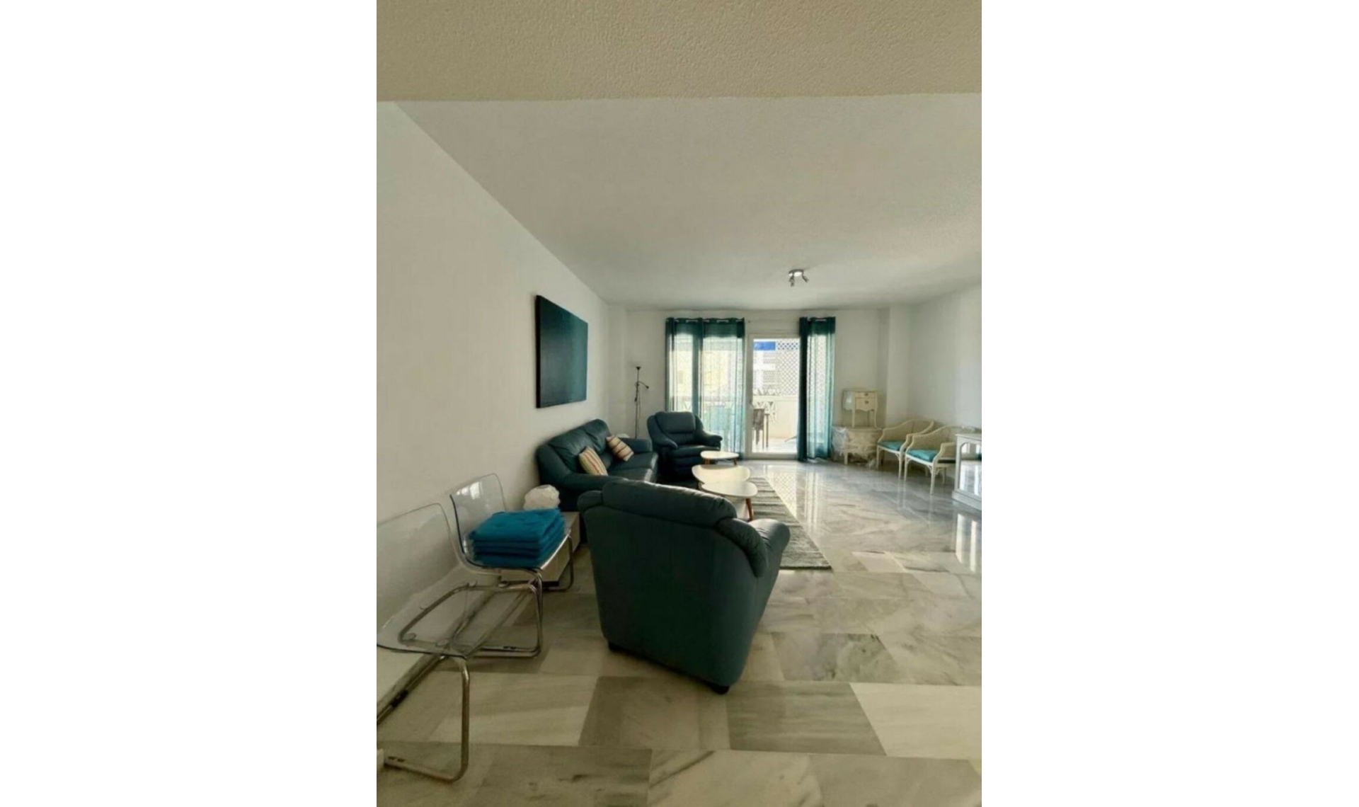 Resale - Apartment -
Puerto Banús