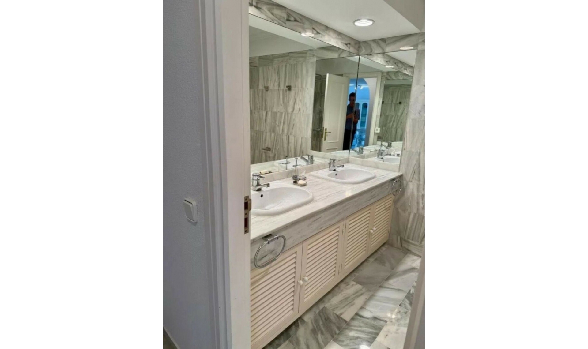 Resale - Apartment -
Puerto Banús