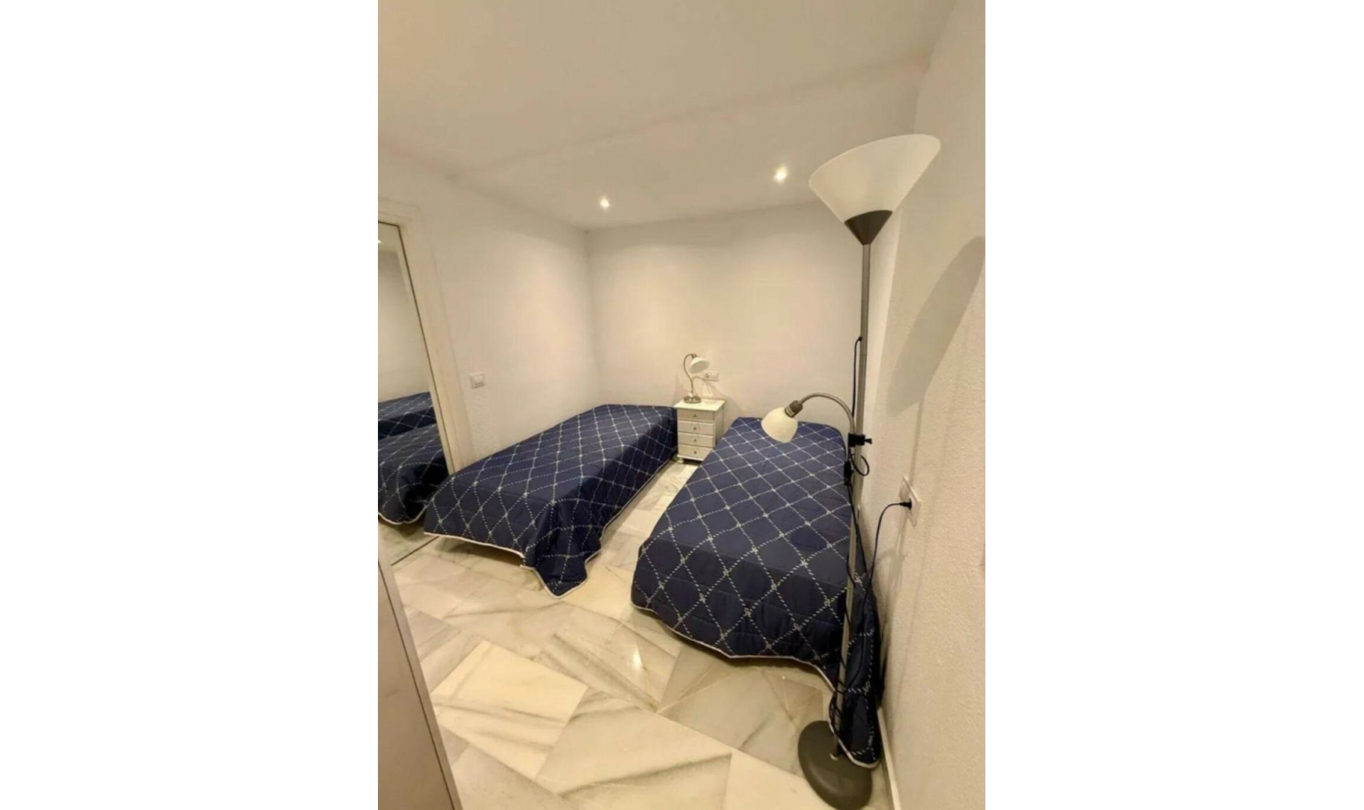 Resale - Apartment -
Puerto Banús