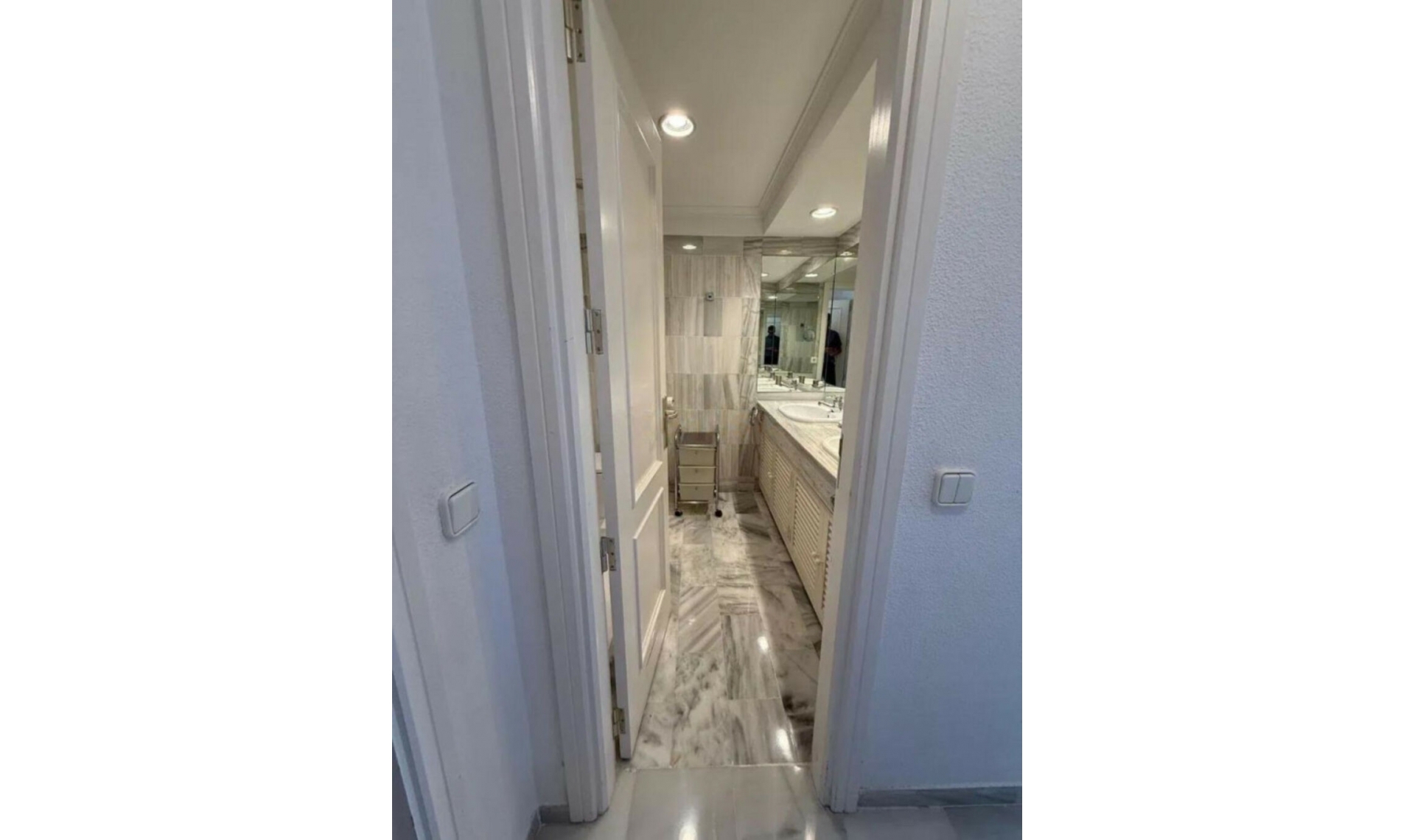 Resale - Apartment -
Puerto Banús