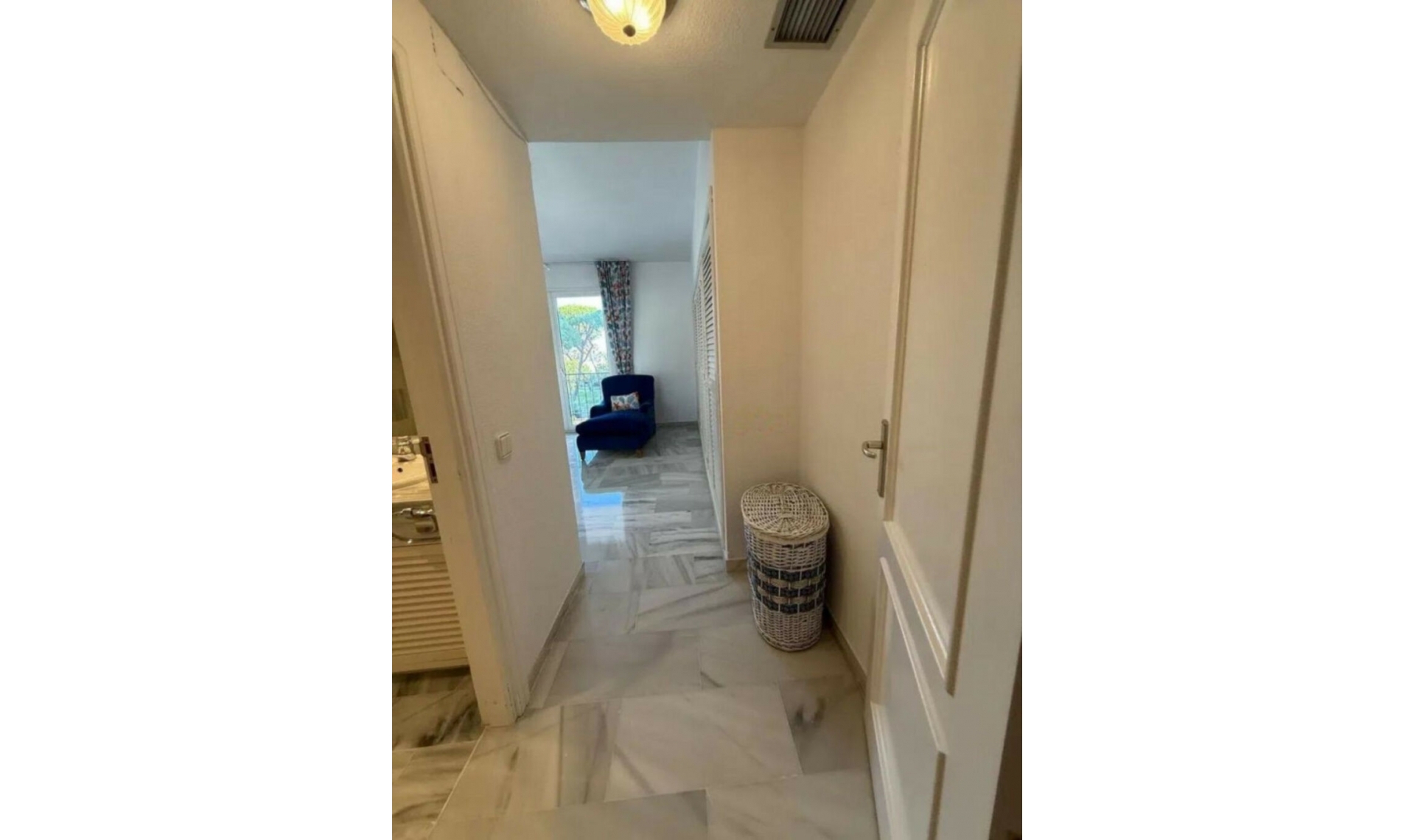 Resale - Apartment -
Puerto Banús