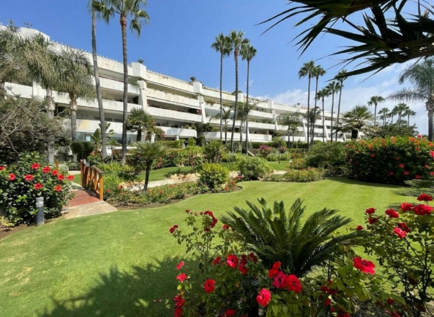 Resale - Apartment -
Puerto Banús