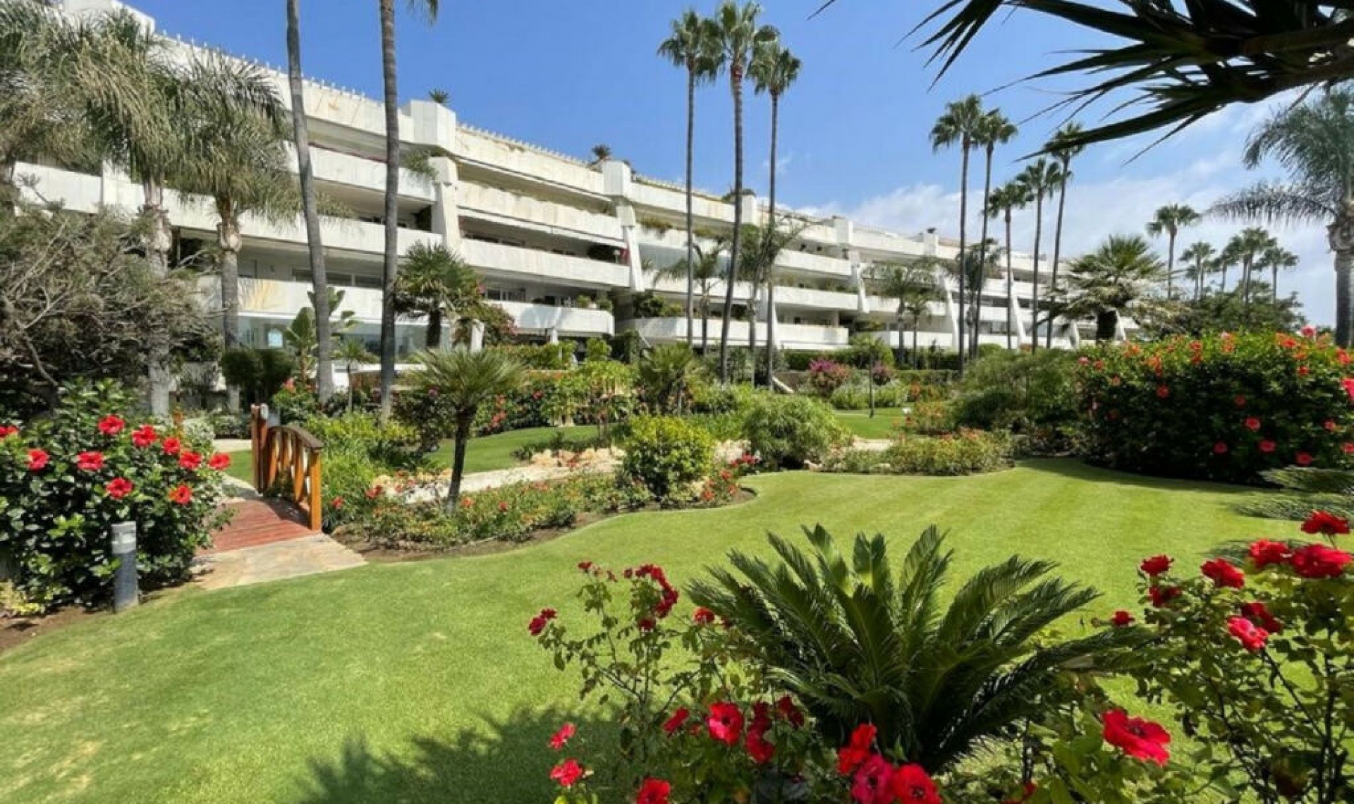 Resale - Apartment -
Puerto Banús