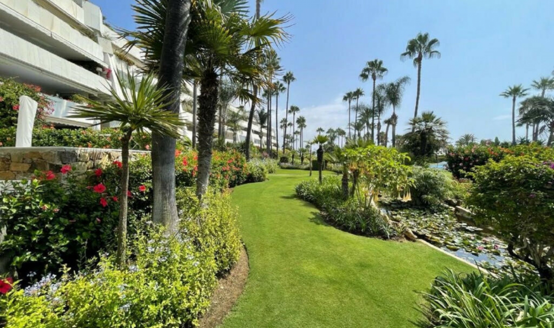 Resale - Apartment -
Puerto Banús