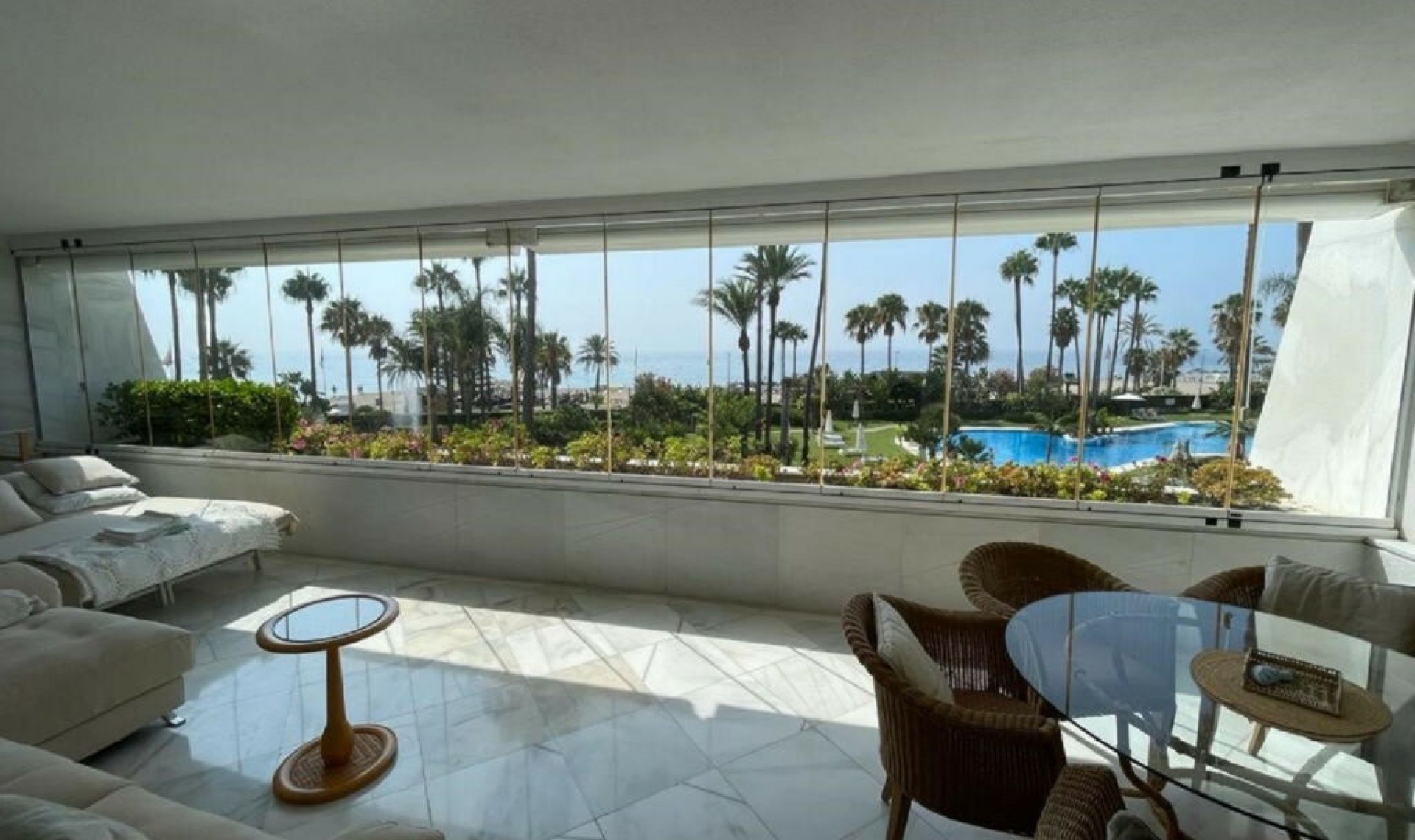 Resale - Apartment -
Puerto Banús