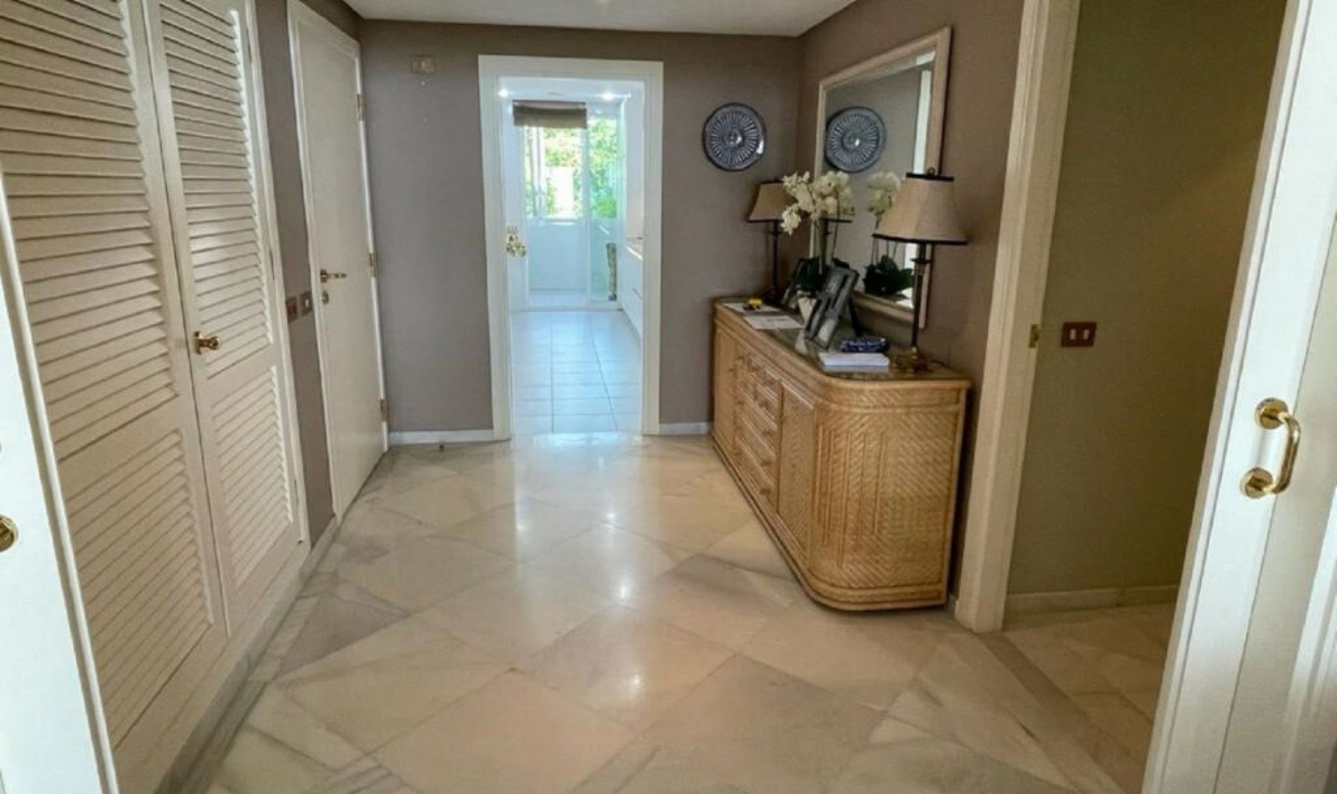 Resale - Apartment -
Puerto Banús