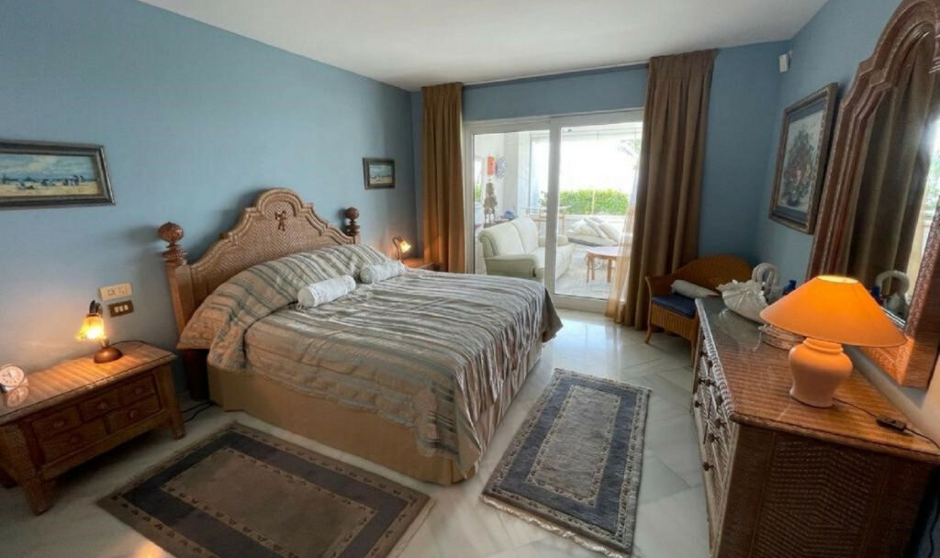 Resale - Apartment -
Puerto Banús