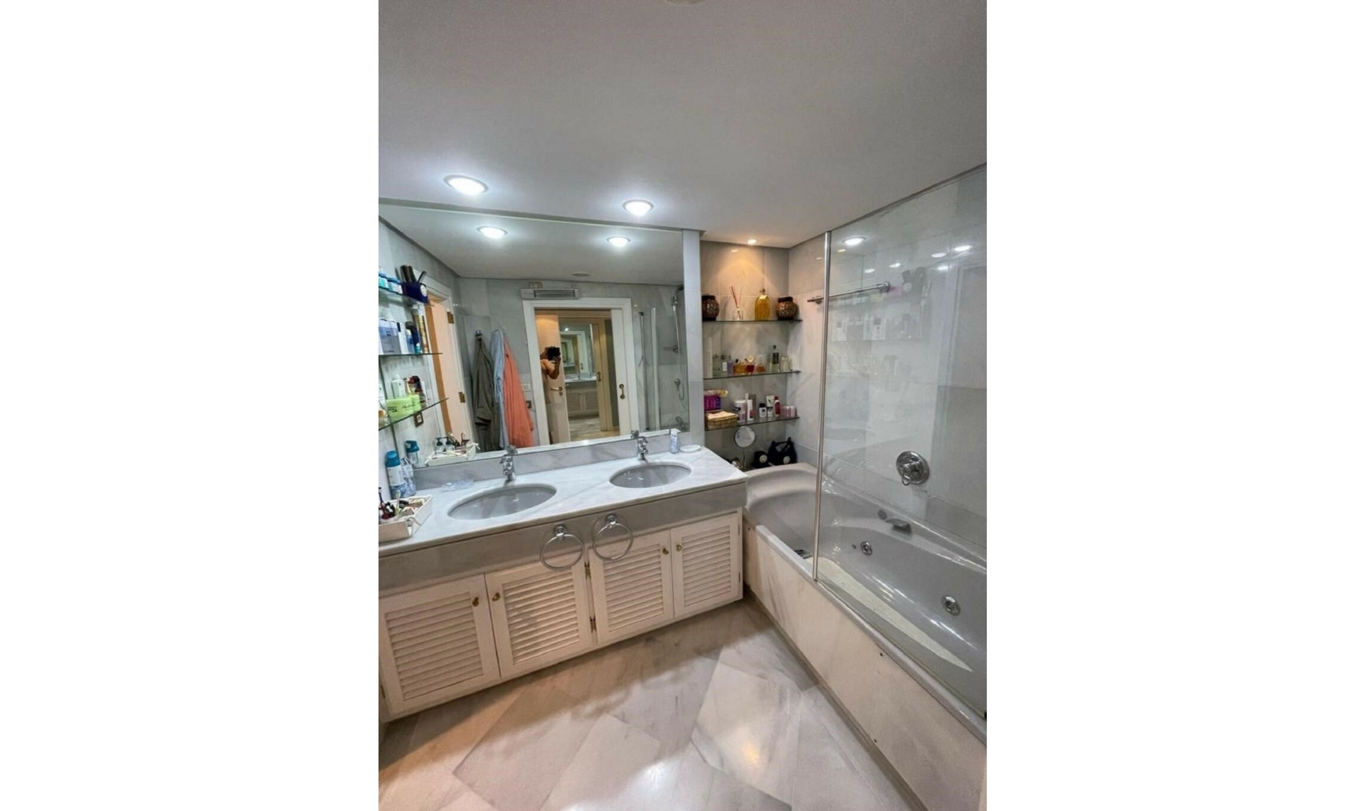 Resale - Apartment -
Puerto Banús