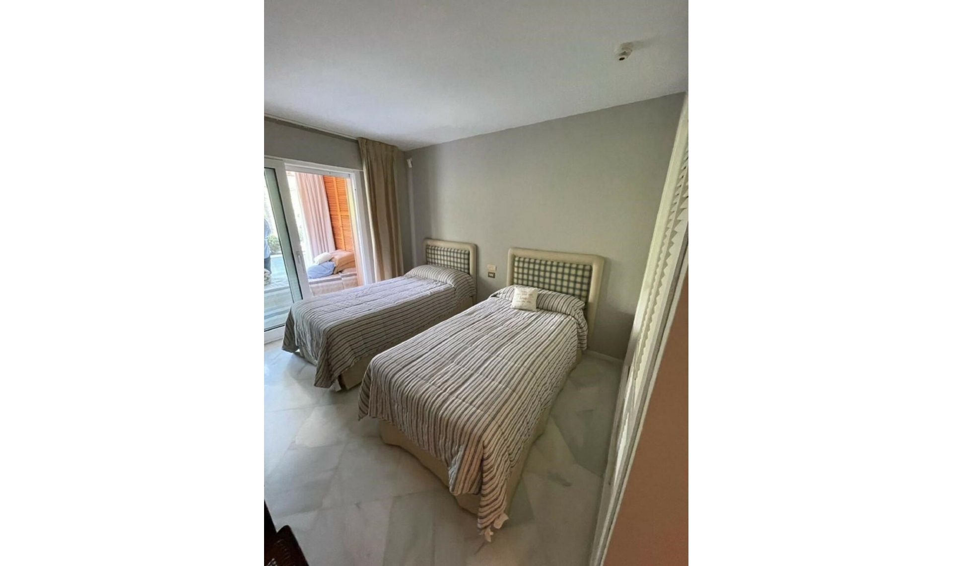 Resale - Apartment -
Puerto Banús