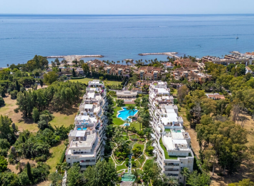 Resale - Apartment -
Puerto Banús