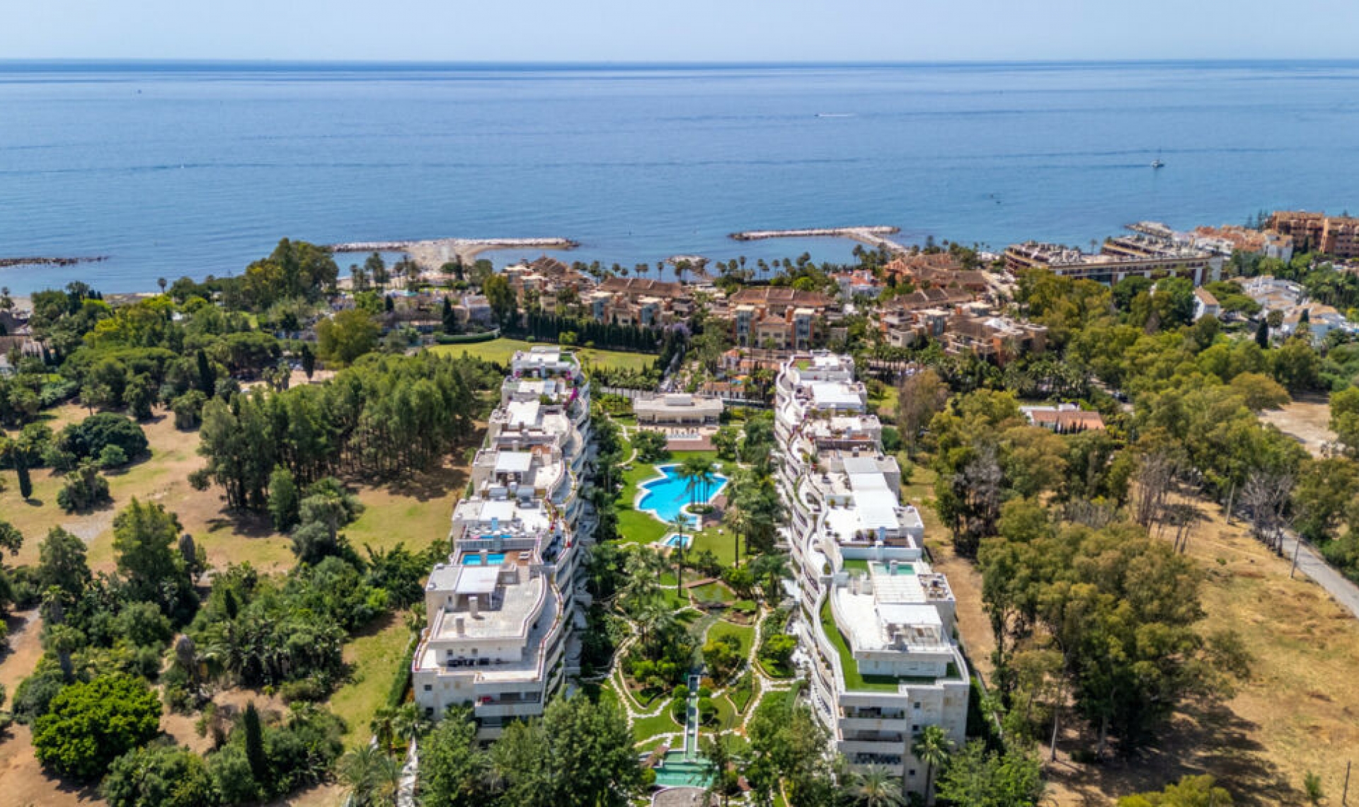 Resale - Apartment -
Puerto Banús