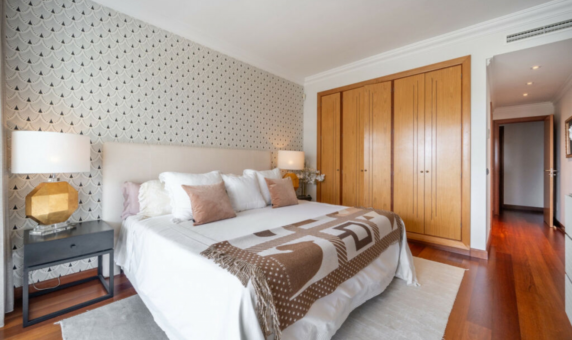 Resale - Apartment -
Puerto Banús