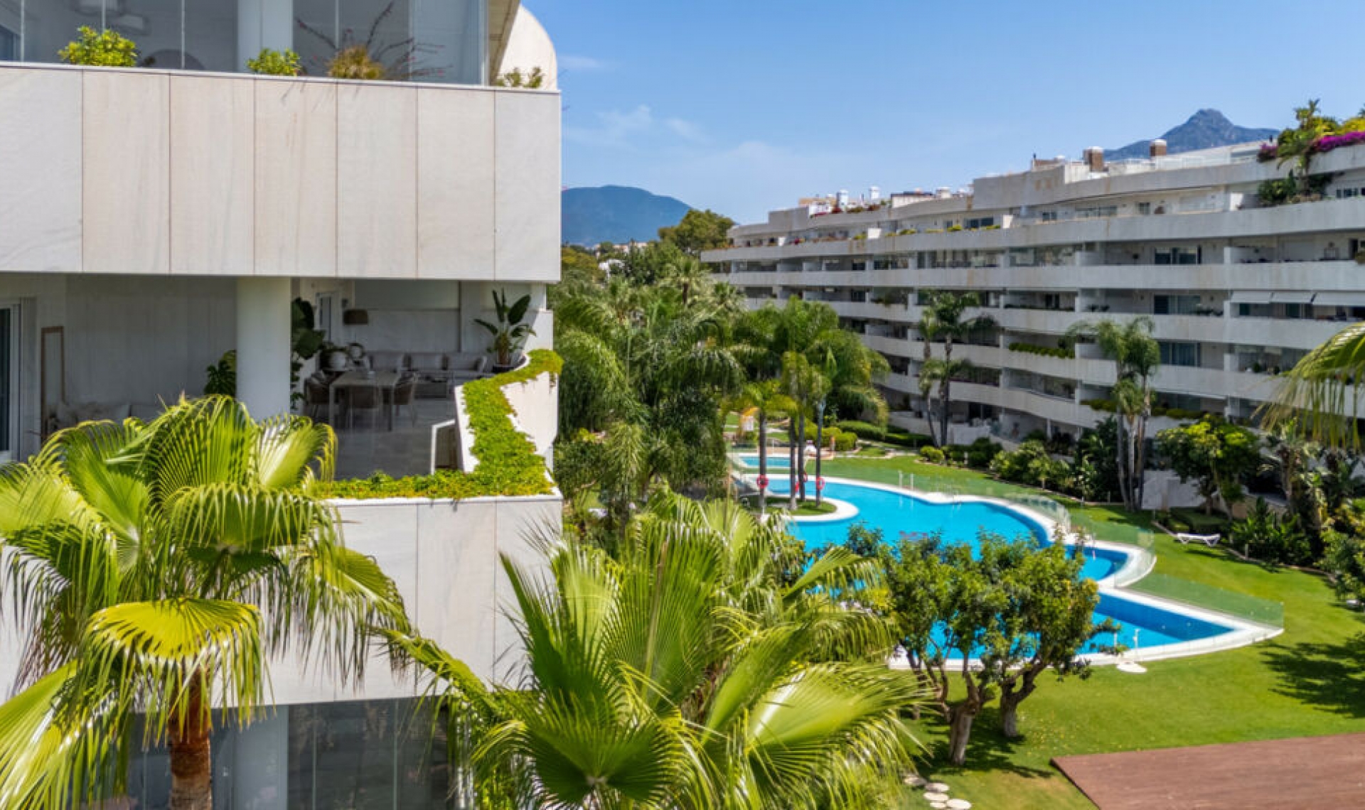 Resale - Apartment -
Puerto Banús