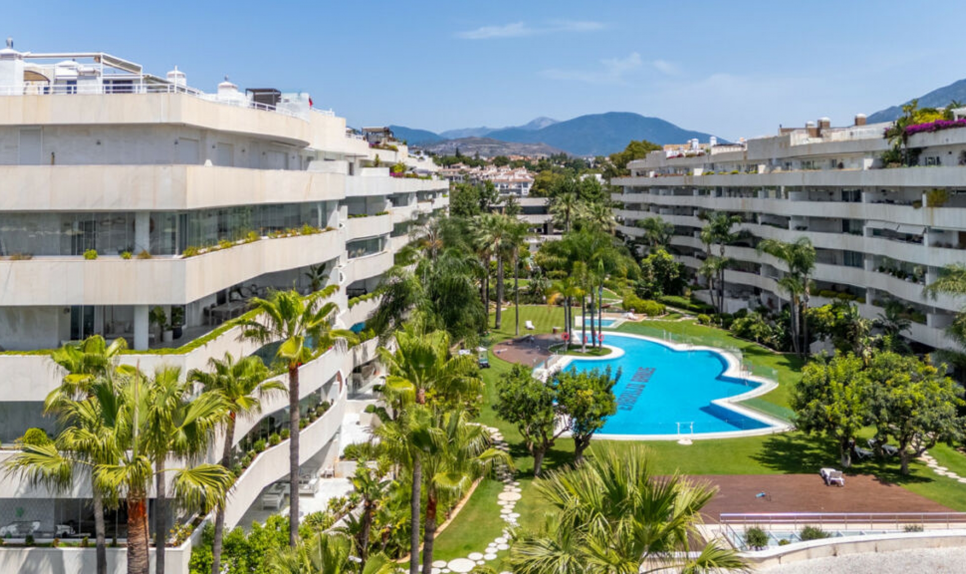 Resale - Apartment -
Puerto Banús