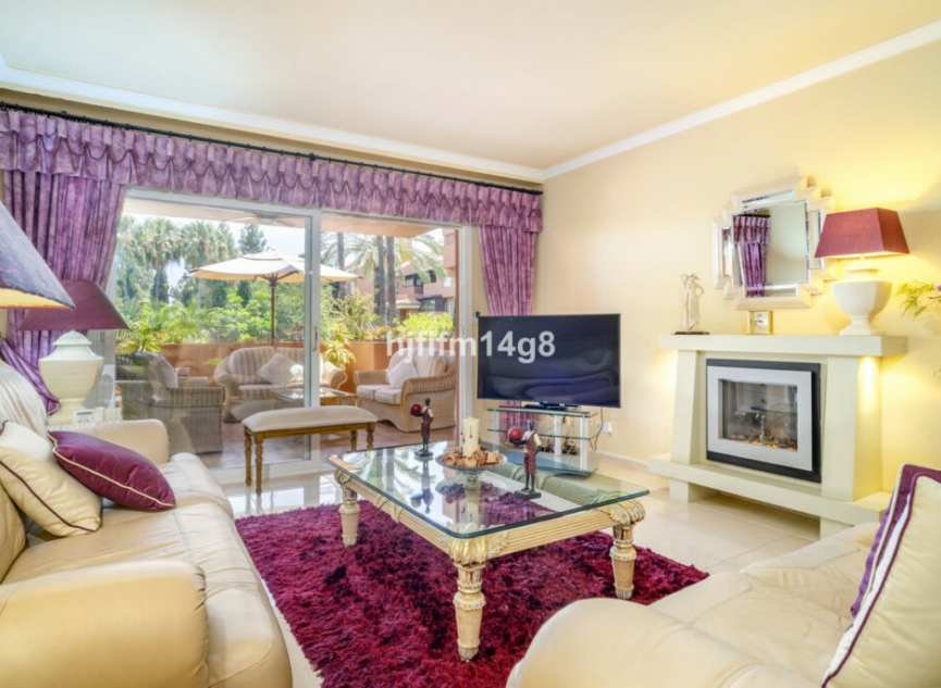 Resale - Apartment -
Puerto Banús