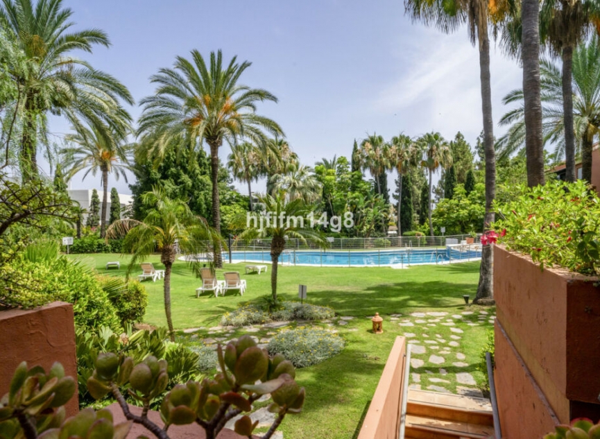 Resale - Apartment -
Puerto Banús
