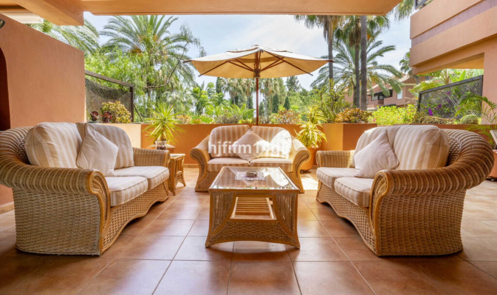 Resale - Apartment -
Puerto Banús