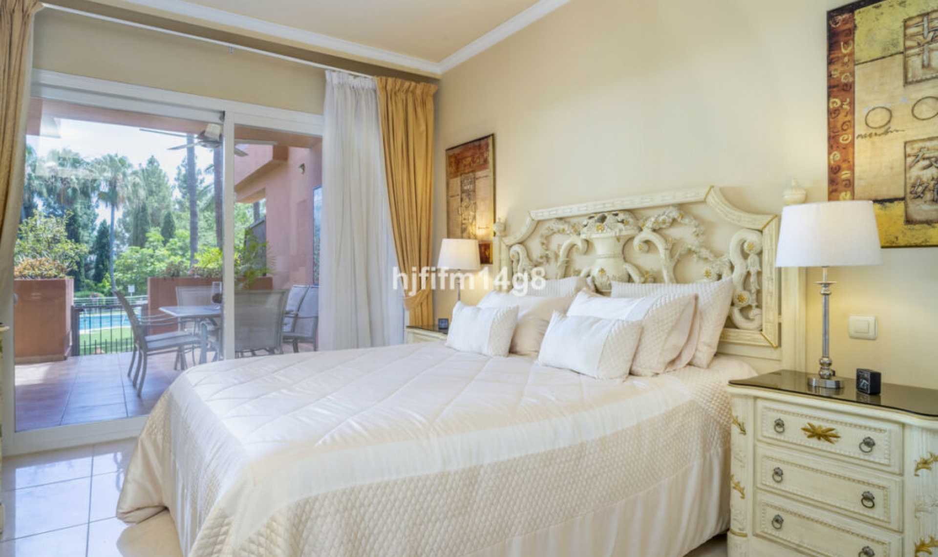 Resale - Apartment -
Puerto Banús