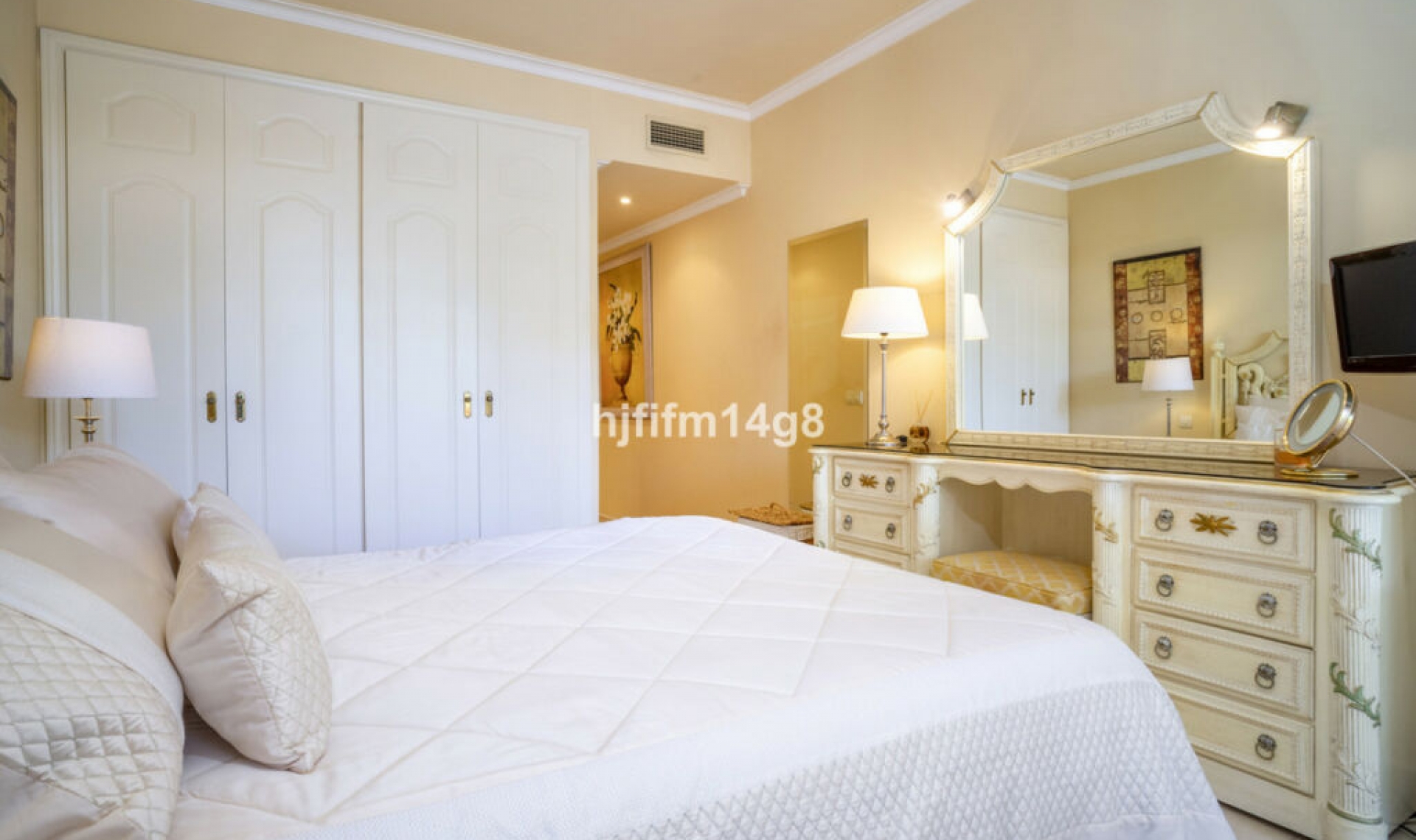 Resale - Apartment -
Puerto Banús