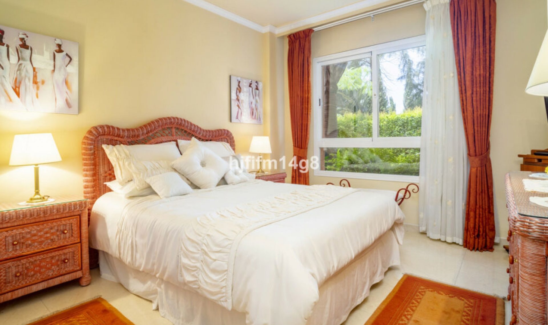 Resale - Apartment -
Puerto Banús