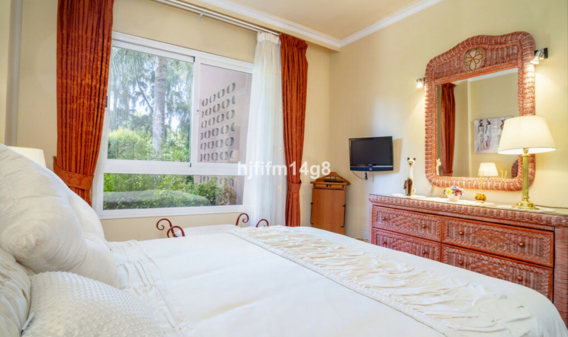 Resale - Apartment -
Puerto Banús