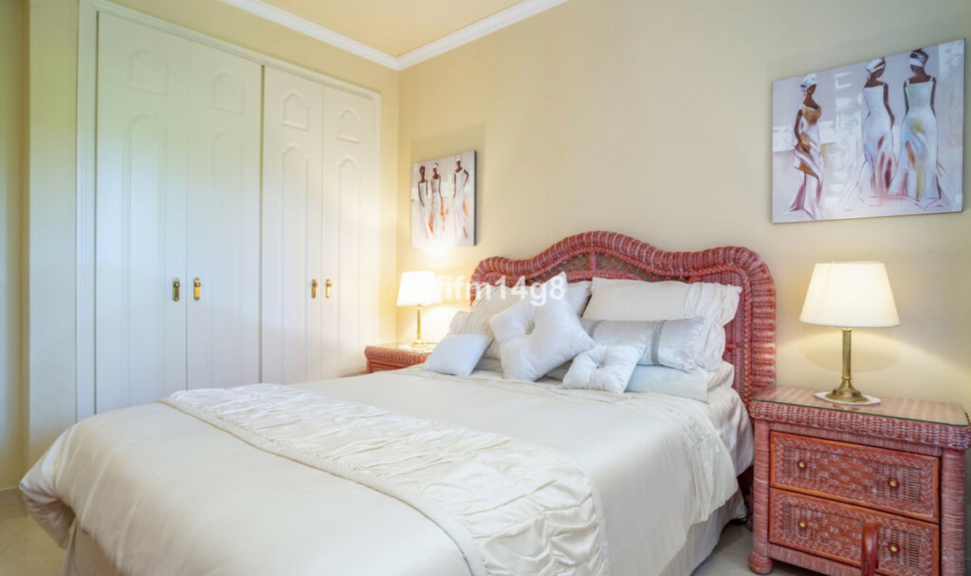 Resale - Apartment -
Puerto Banús