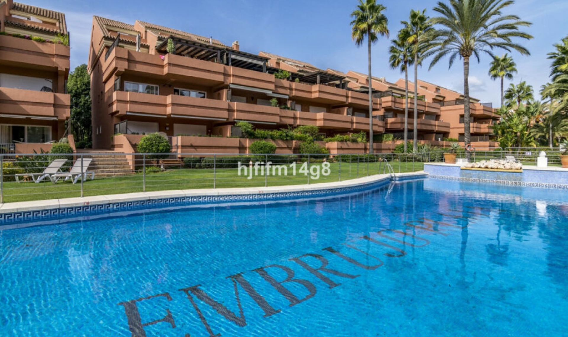 Resale - Apartment -
Puerto Banús