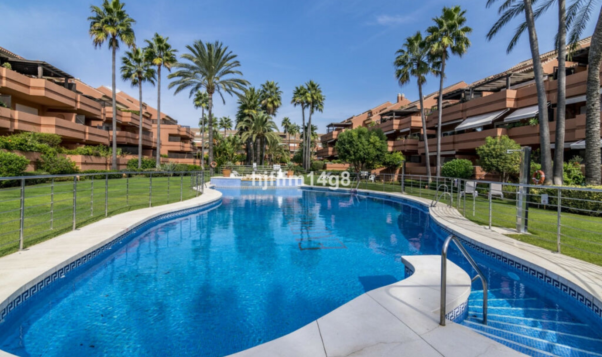 Resale - Apartment -
Puerto Banús