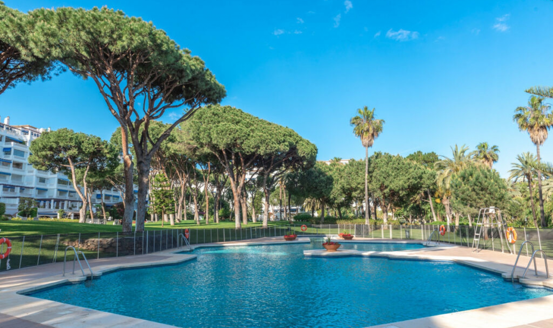 Resale - Apartment -
Puerto Banús