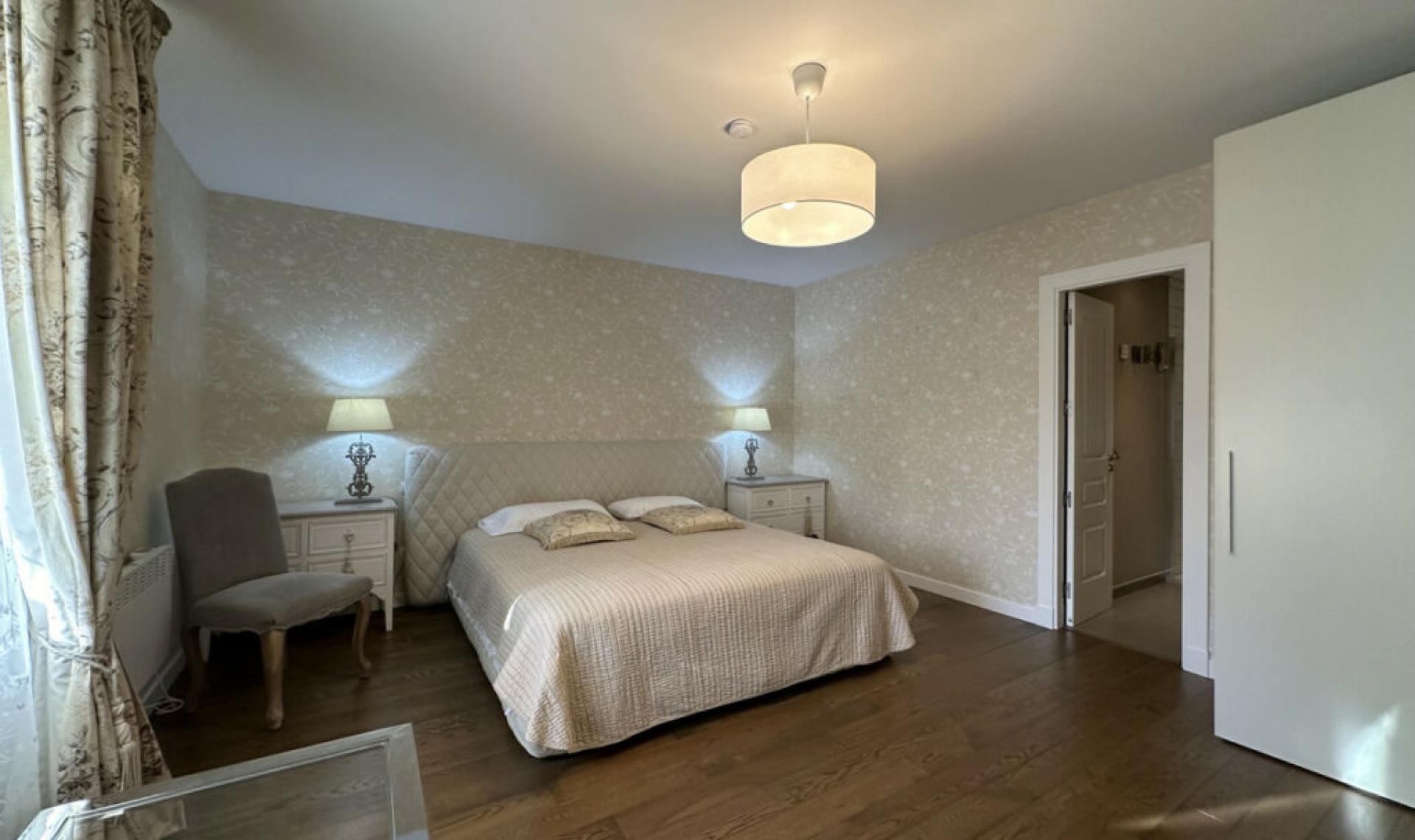 Resale - Apartment -
Puerto Banús