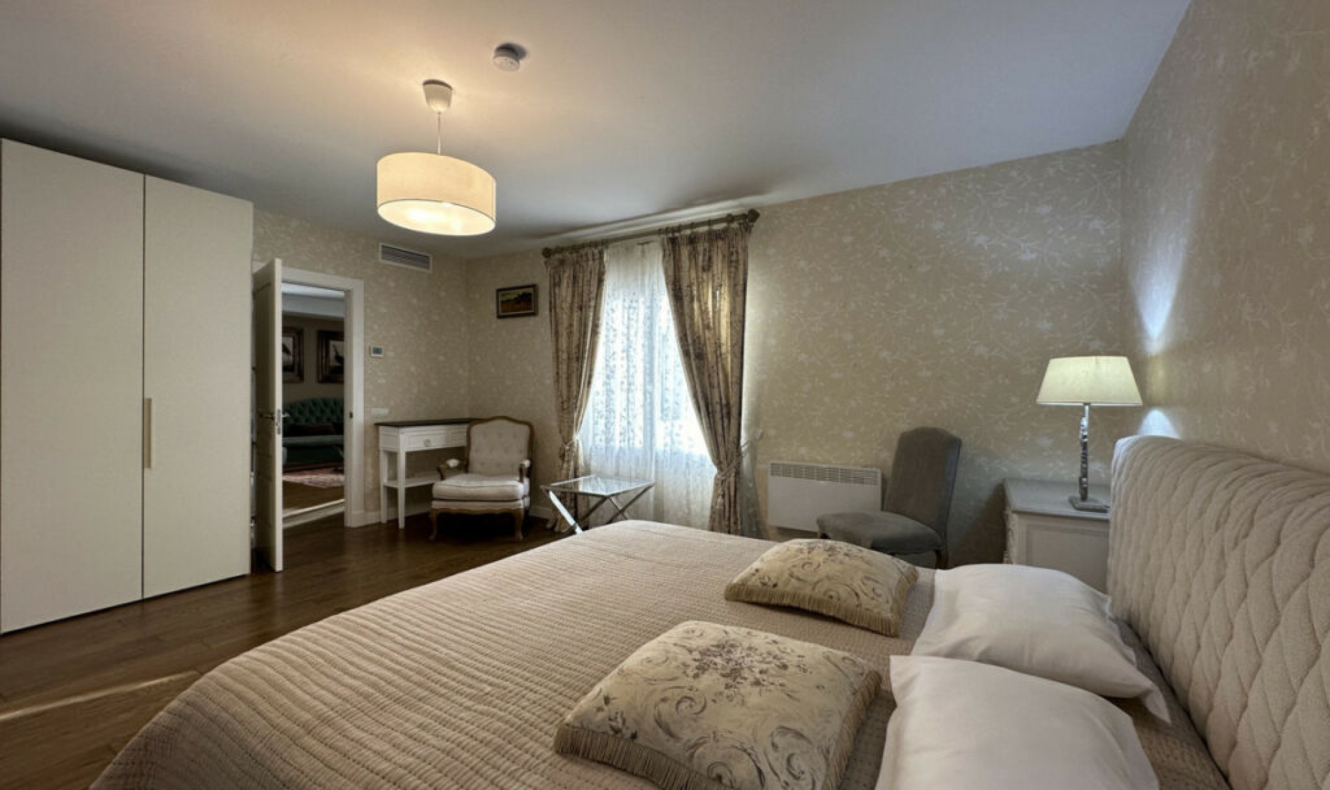 Resale - Apartment -
Puerto Banús