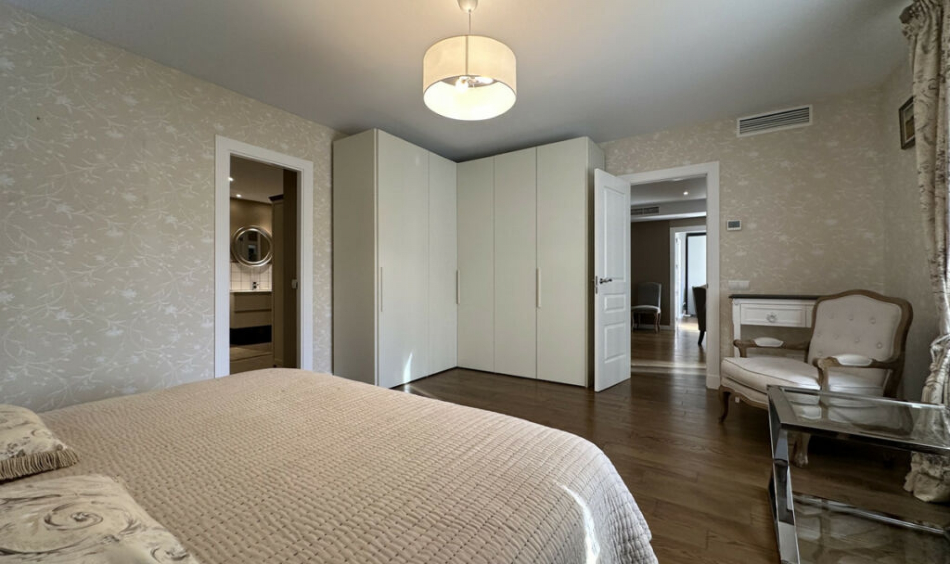 Resale - Apartment -
Puerto Banús