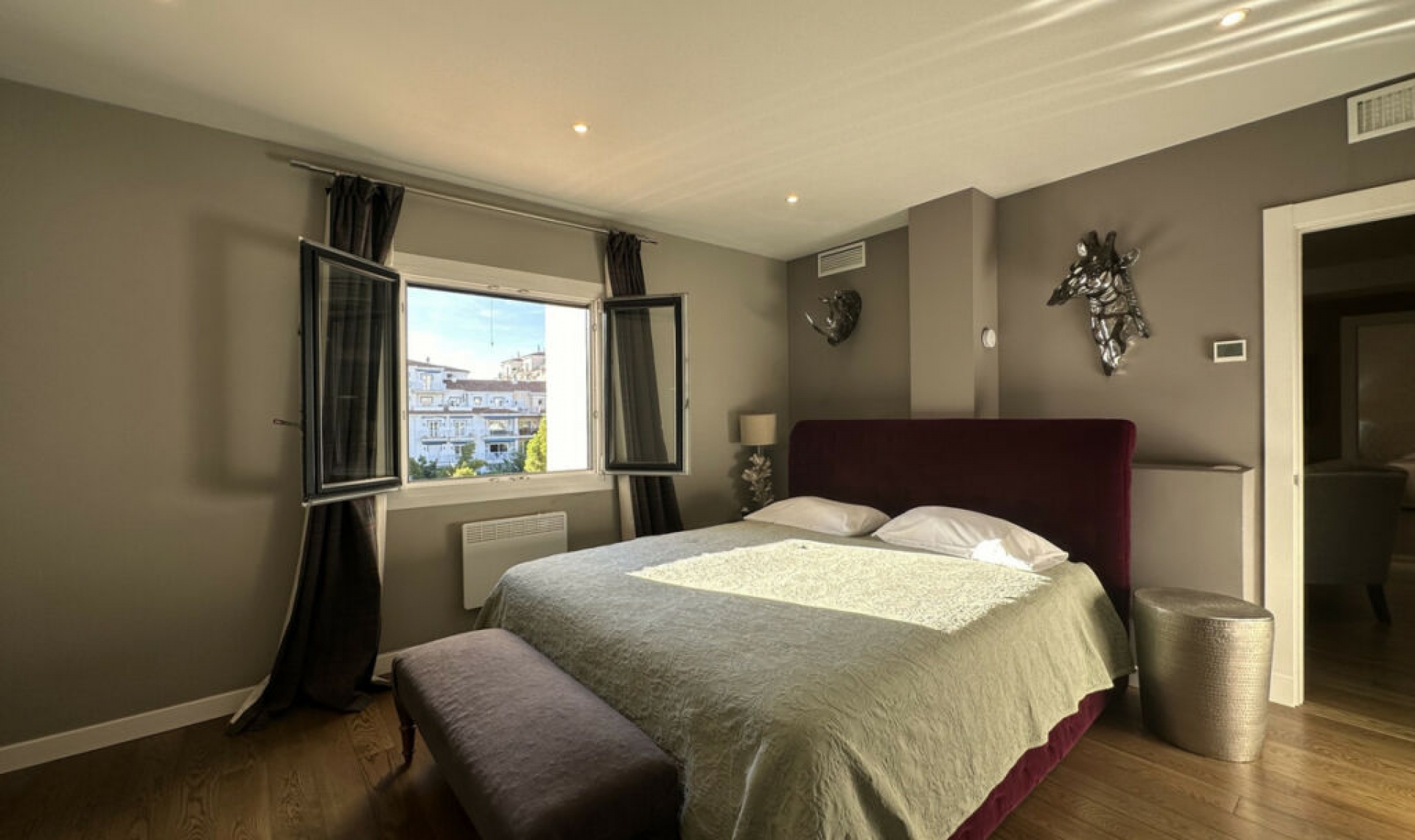 Resale - Apartment -
Puerto Banús