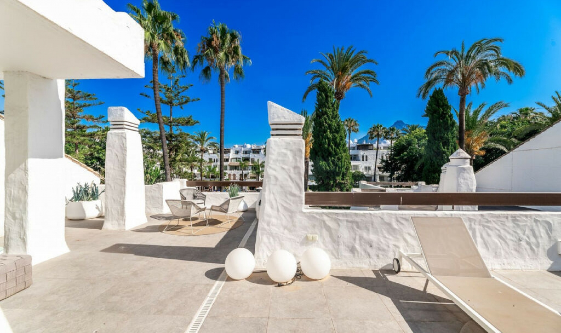 Resale - Apartment -
Puerto Banús