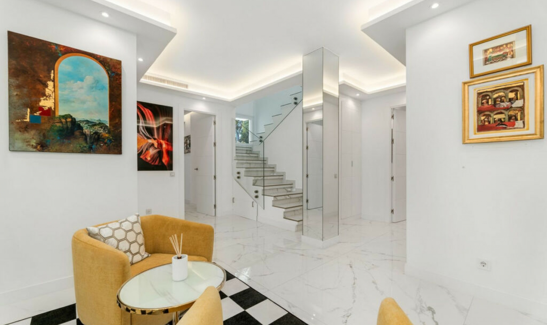 Resale - Apartment -
Puerto Banús