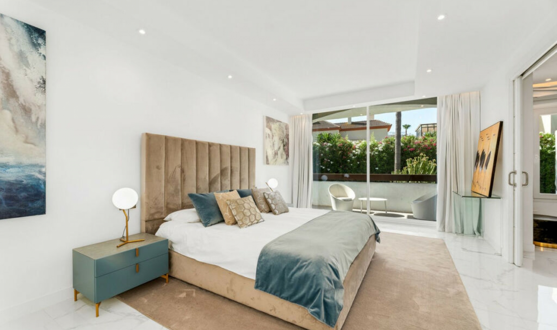 Resale - Apartment -
Puerto Banús