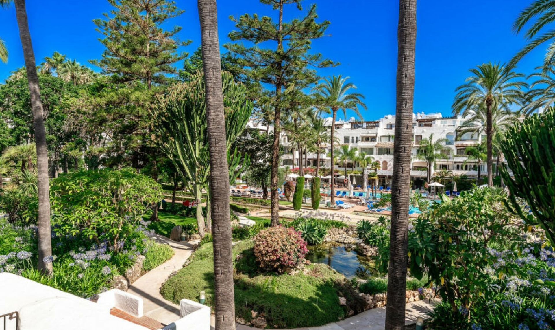 Resale - Apartment -
Puerto Banús