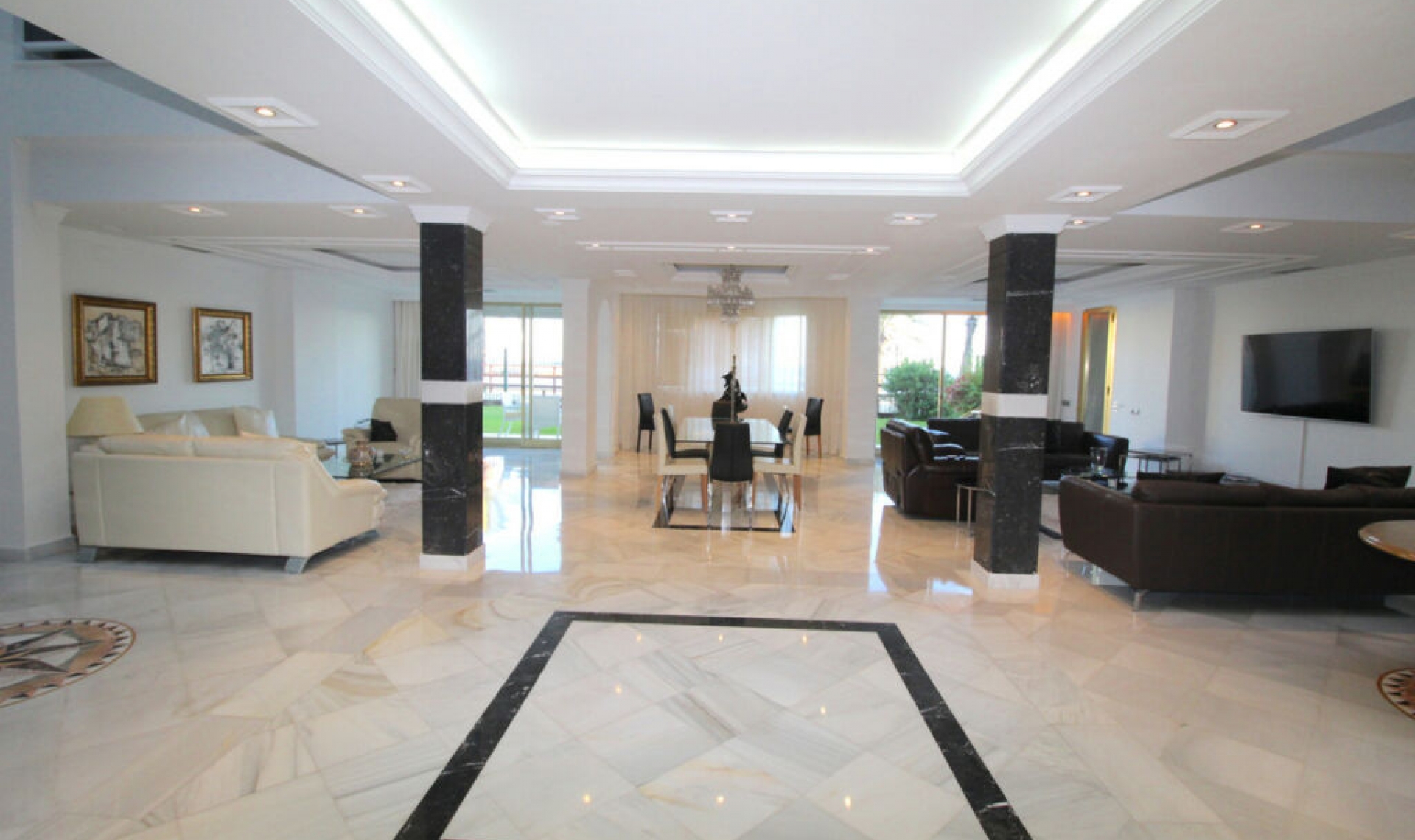 Resale - Apartment -
Puerto Banús