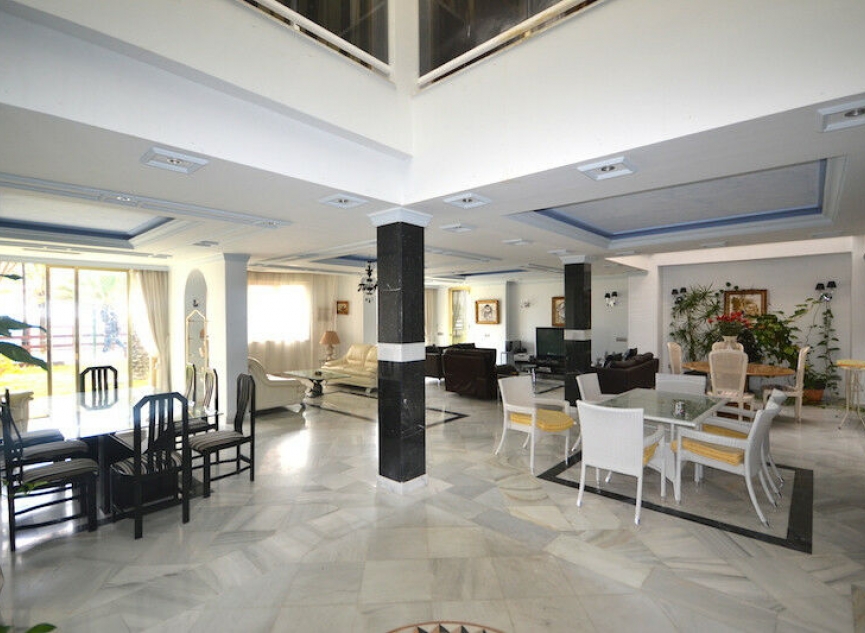 Resale - Apartment -
Puerto Banús